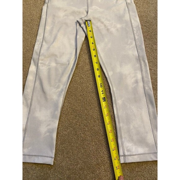 Athleta Ultimate Stash Pocket Printed Capri Leggings White/Gray Print Size Small - Picture 10 of 14